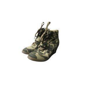 bucco Camouflage Wedge Ankle Boots Size 8.5